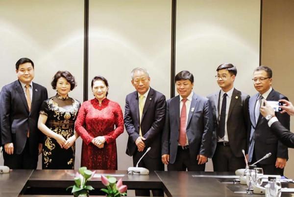 超生二胎改變命運！本是教書匠的他，被迫下海打拼出千億帝國