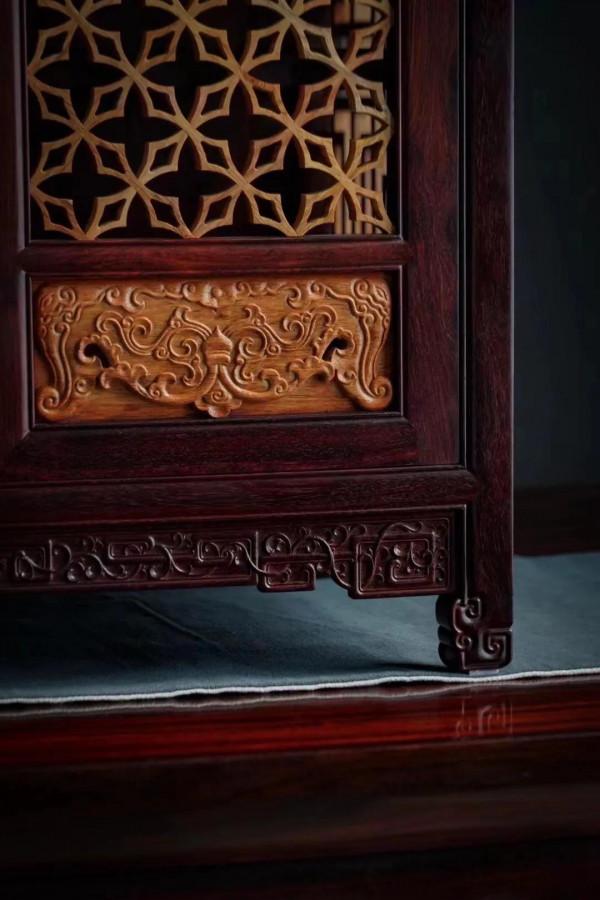 「攢花格方櫃」小葉紫檀鑲嵌黃花梨
