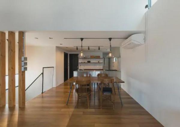 爸媽買的小複式樓，樓上樓下125平，住兩家人也不擠