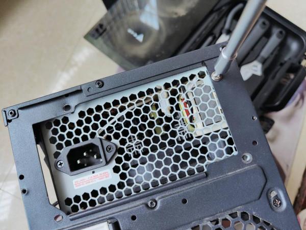 電腦電源選擇不當，電壓虛標執行不穩定，從根源解決問題