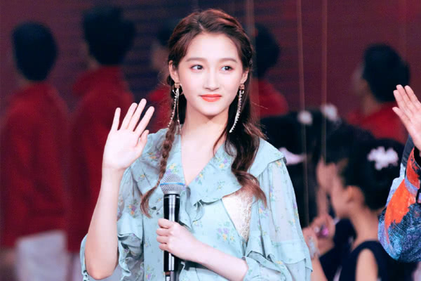 這些明星家境優渥，背景強大，無人敢惹，卻個個都往娛樂圈扎