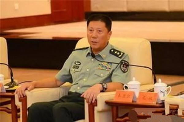 兒子秦天臨行前：我可能無法盡孝了！秦基偉臭罵：你這小仗算什麼