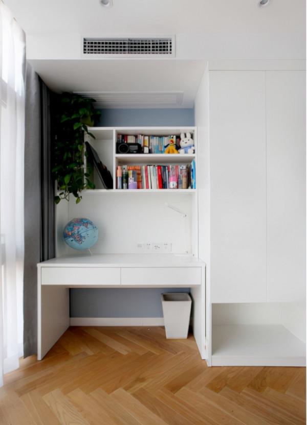 六口之家也能溫馨又實用,一面電視牆,就能解決收納問題 六口之家也能溫馨又實用,一面電視牆,就能解決收納問題