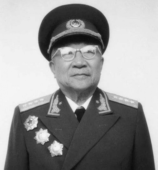 1937年劉仲容面見李宗仁,閒聊時透露:毛先生說,蔣介石阻攔不住 1937年劉仲容面見李宗仁,閒聊時透露:毛先生說,蔣介石阻攔不住