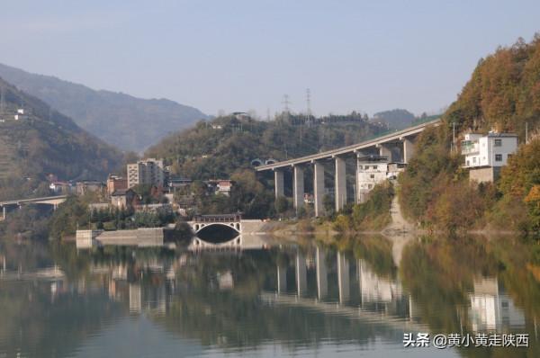 一個人在陝南漢江搭船旅遊，被一個貌似純良的女子訛錢，我有點懵