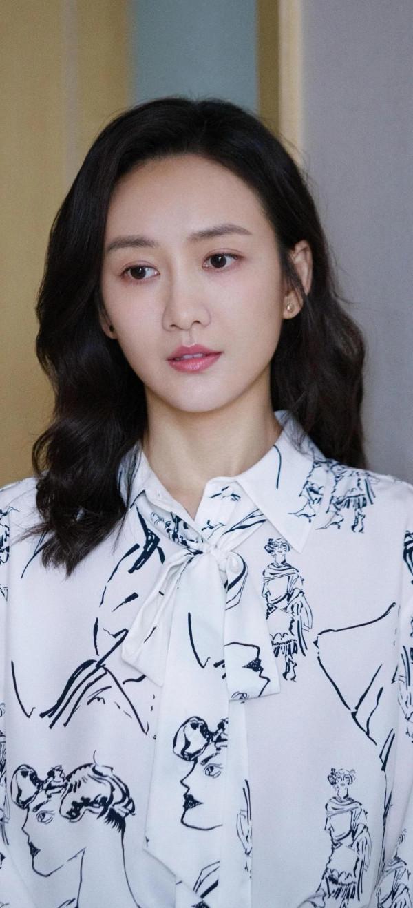 王鷗有種特殊氣質：月上柳俏頭，人約黃昏後