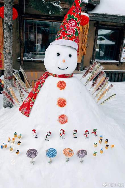 為女兒堆的大熊雪人火了