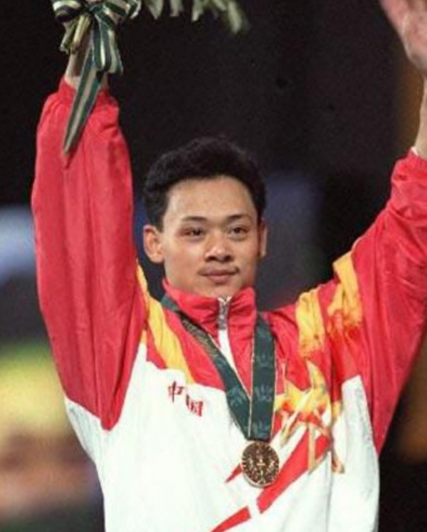 人生贏家佔旭剛：19歲進國家隊，取得世界舉重冠軍，退役迎娶空姐