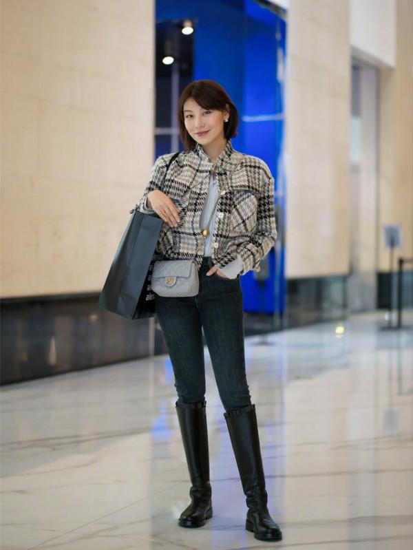 深秋不要亂穿衣,今年流行“短上衣+高腰褲”,適合小個子女生 深秋不要亂穿衣,今年流行“短上衣+高腰褲”,適合小個子女生