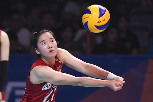 恭喜，女排00後自由人崛起，能力穩定敢闖敢拼，或將取代王夢潔