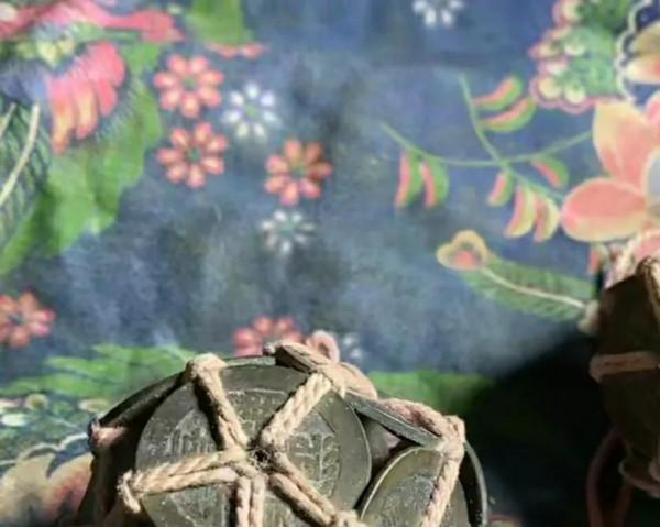 幾個不起眼的小物件，古玩店主照單全收，看這一萬花的值不值