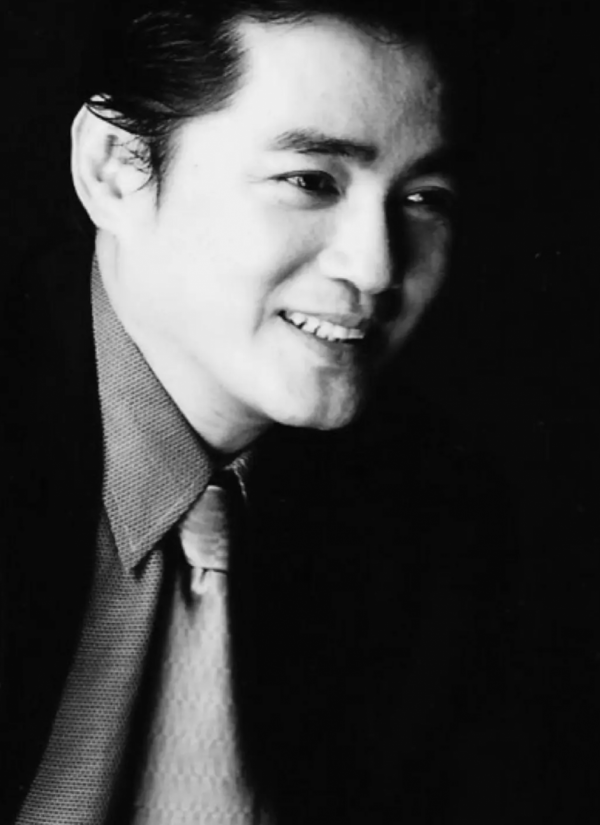 湯鎮宗：弟弟是湯鎮業，至今無緋聞，將普通妻子寵成了寶