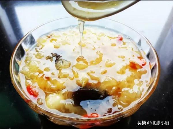 建議大家養生，少吃保健品，多吃&OpenCurlyDoubleQuote;5菜2米&rdquo;，身體輕盈面色好