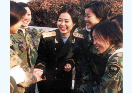 首位女子特警警花:16歲入伍,35歲獲中國十大女傑,巾幗不讓鬚眉 首位女子特警警花:16歲入伍,35歲獲中國十大女傑,巾幗不讓鬚眉