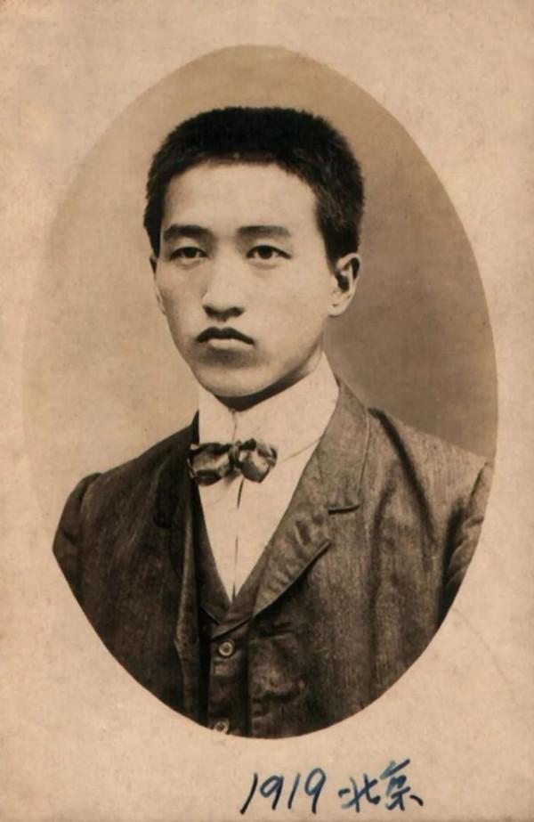 60年李正中同曹雲芳看望毛主席，閒聊中毛主席問：認得賀培真嗎？