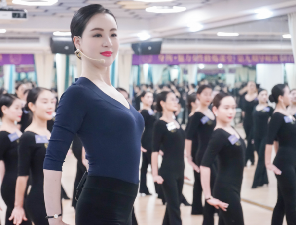 再美的容顏也會老去，女人若想活出精緻感，這7個生活習慣要養成