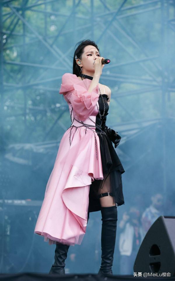 伊能靜時尚又有活力,美如少女,真是凍齡女神 伊能靜時尚又有活力,美如少女,真是凍齡女神