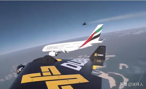 超炫酷!迪拜王儲分享了“Jetman”在迪拜上空的飛行表演 超炫酷!迪拜王儲分享了“Jetman”在迪拜上空的飛行表演