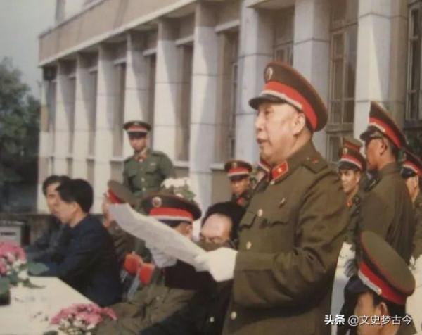 1985年，梁光烈主政第20軍，前任軍長有多猛？把兒子送上老山前線