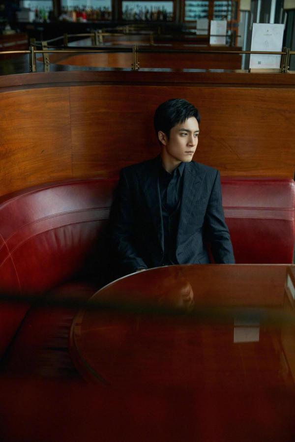 韓東君復古條紋西裝造型，被大帥哥韓東君驚豔到的一天