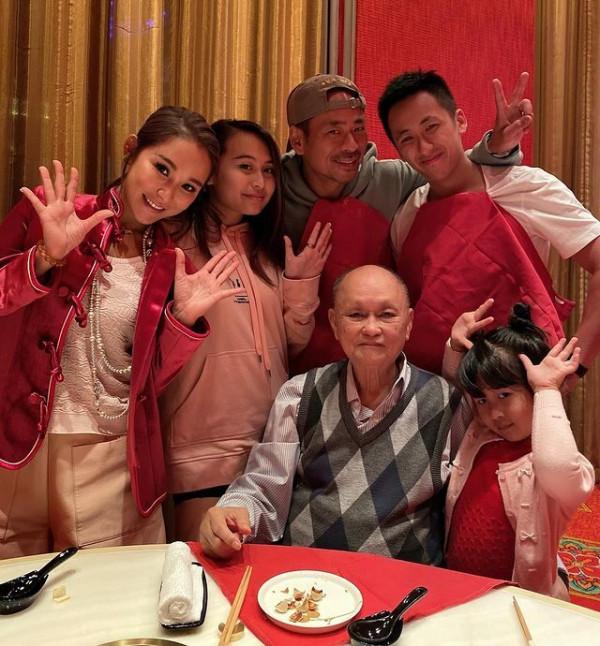 冼米嫂情人節低調發文：希望一家人平安，配圖也沒有玫瑰花