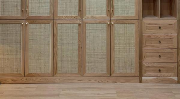 萬萬沒想到，選衣櫃門還有這麼多講究，聽過來人說完，明白了