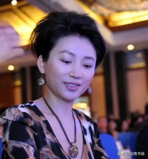 央視原當紅主持人王小丫,勤練書畫,作品曾拍出4800萬 央視原當紅主持人王小丫,勤練書畫,作品曾拍出4800萬