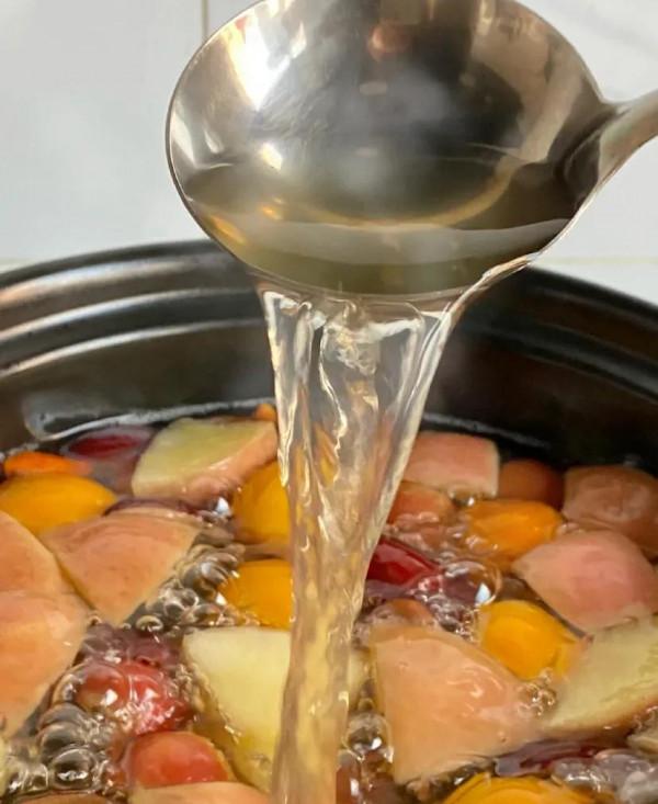 這鍋金桔蘋果山楂水 真是潤到頭了