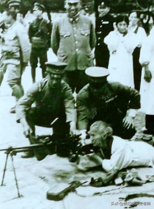 珍貴老照片:上海青幫三巨頭、練習機關槍的老太太、朴槿惠的母親 珍貴老照片:上海青幫三巨頭、練習機關槍的老太太、朴槿惠的母親