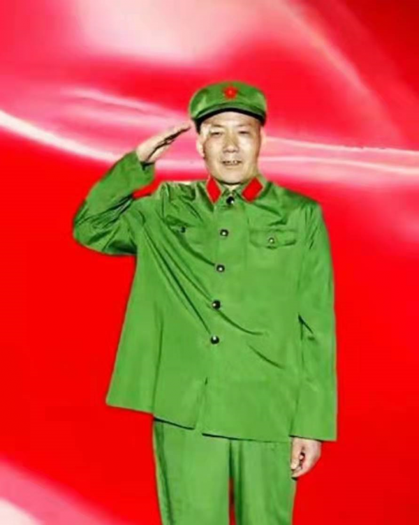 我身著“65式”軍裝，為什麼胸前沒有軍功章、紀念章？