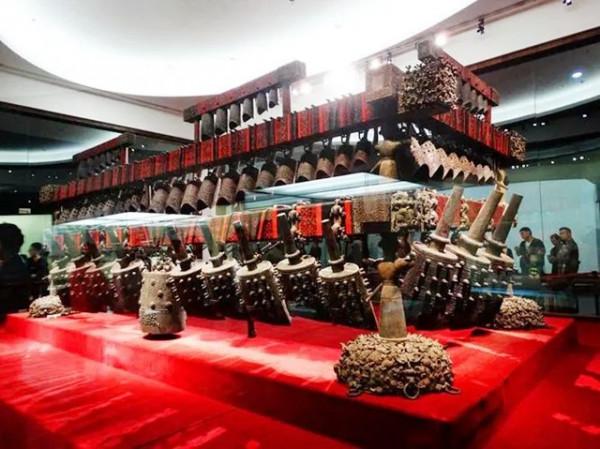 1978年，湖北發現豪華水墓，出土21口陪葬棺材