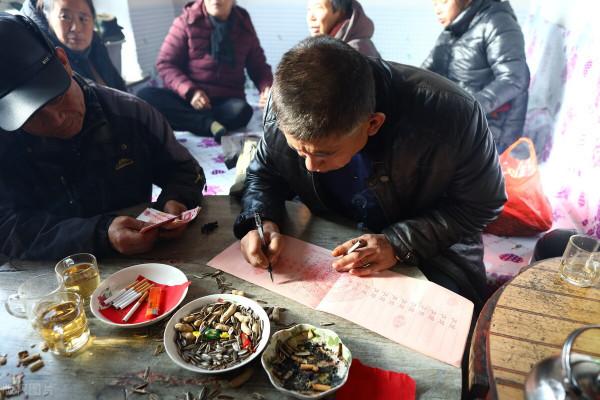 很久不聯絡的同事兒子結婚請我送禮 我是這樣處理的