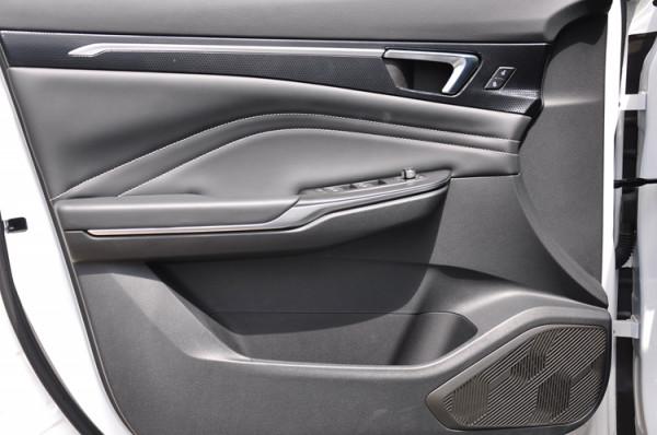 感受一汽奔騰T55:看上去很硬朗 其實非常舒適 感受一汽奔騰T55:看上去很硬朗 其實非常舒適