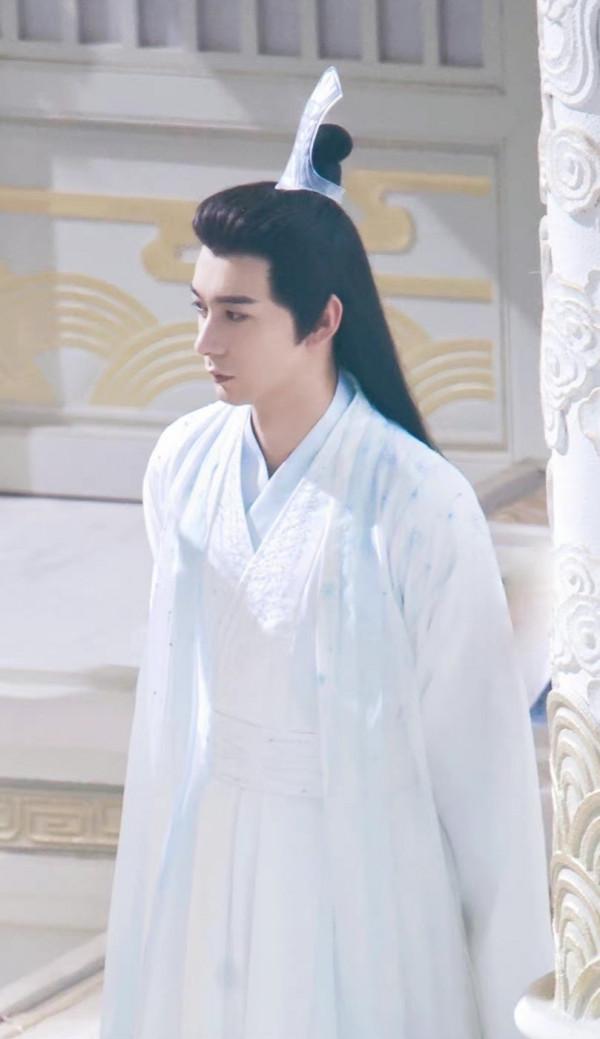 熬過了2021年的“古偶醜男潮”，2022年終於可以上岸狂歡了