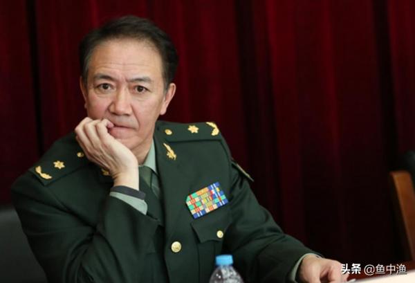 靠《亮劍》走上巔峰的李幼斌，拋棄20年糟糠之妻，迎娶三婚史蘭芽