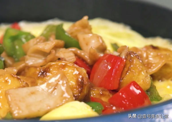 中式風味的蛋餅，搭配葷素營養的日本豆腐，味美解饞，家人都愛吃