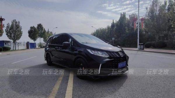 當奶爸後提本田奧德賽 改裝成黑武士風格後帥氣十足