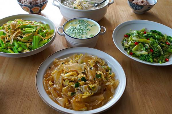 曬曬蘇北一家四口的午餐，4菜1湯簡單又家常，沒有大魚大肉也很香