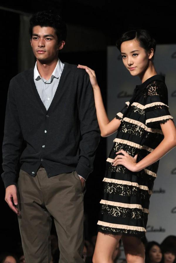 裴蓓的果敢女性衣櫥，被張家誠拍出來了