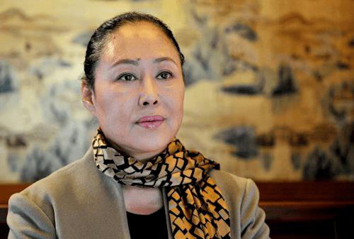 湯唯回國,敗給了戴絲巾的老藝術家 湯唯回國,敗給了戴絲巾的老藝術家