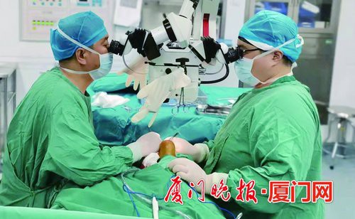 在直徑0.10毫米的血管上穿針引線