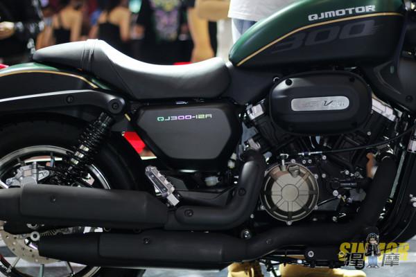 重慶摩博會 錢江釋出最新逸550與閃300s 復古與巡航逸起閃耀 重慶摩博會 錢江釋出最新逸550與閃300s 復古與巡航逸起閃耀