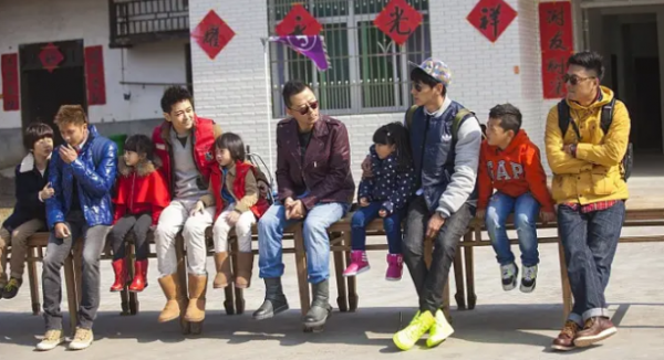 《爸去哪》10位孩子，有人學費一年25萬，有人卻活成普通人家孩子