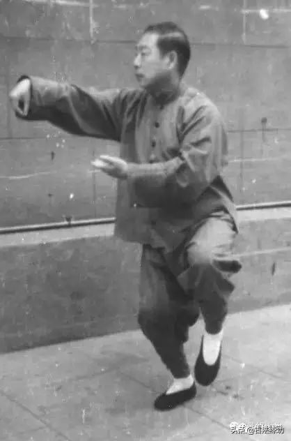 松腰是練功的基礎 松腰是練功的基礎