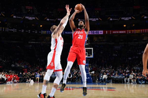 科克馬茲24+11+6恩比德大三雙76人送火箭8連敗