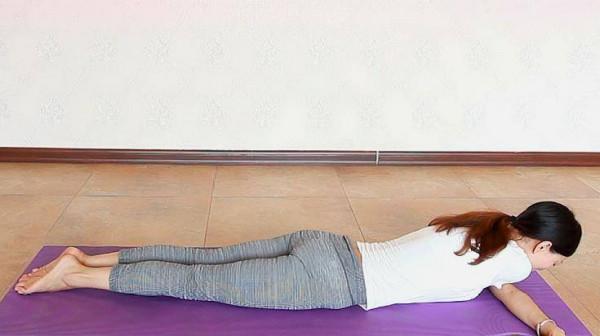 駝背姿勢不端正？6個改善你姿勢的方法，改善你的脊柱和骨盆肌肉