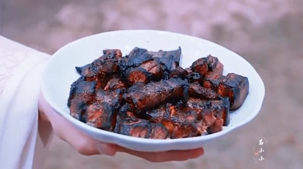 一口氣連刷18集，古裝劇裡躲子彈，奇葩劇情看得停不下來