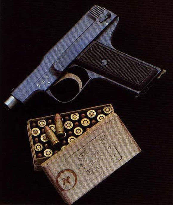 這十把手槍曾是“名將”的配槍，每一把都是軍工的傑作