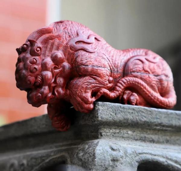 避水金晶獸！這紫檀木雕太有意思了！好手藝