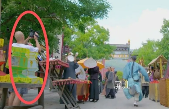 張飛穿皮鞋，楊穎“花容失色”，觀眾：我們連敷衍都不配了嗎？